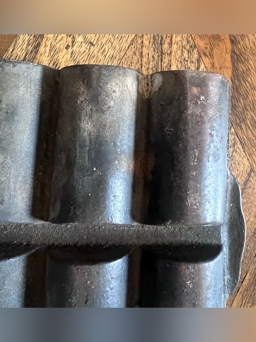 Vintage Cast Iron French Loaf/Cornbread/Muffin Pan, 12 Cavity, No Rust - Picture 6 of 13